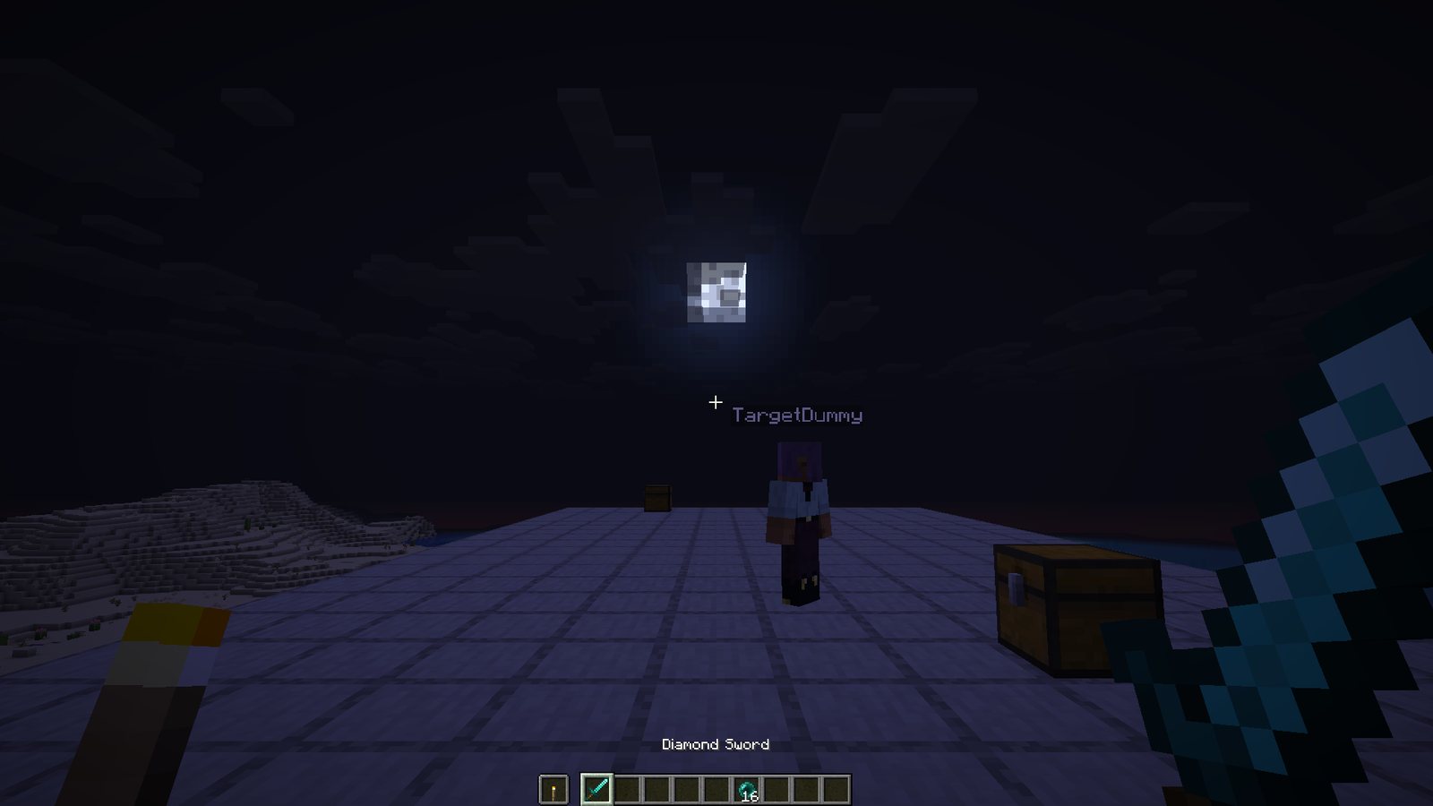 Ночь в обычном Minecraft: тёмное небо, стандартная рука и хотбар